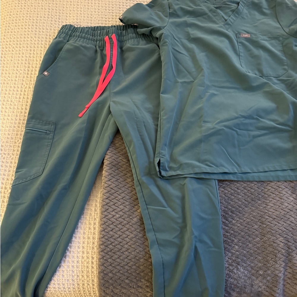 Figs Teal Scrub Top and Jogger Pant